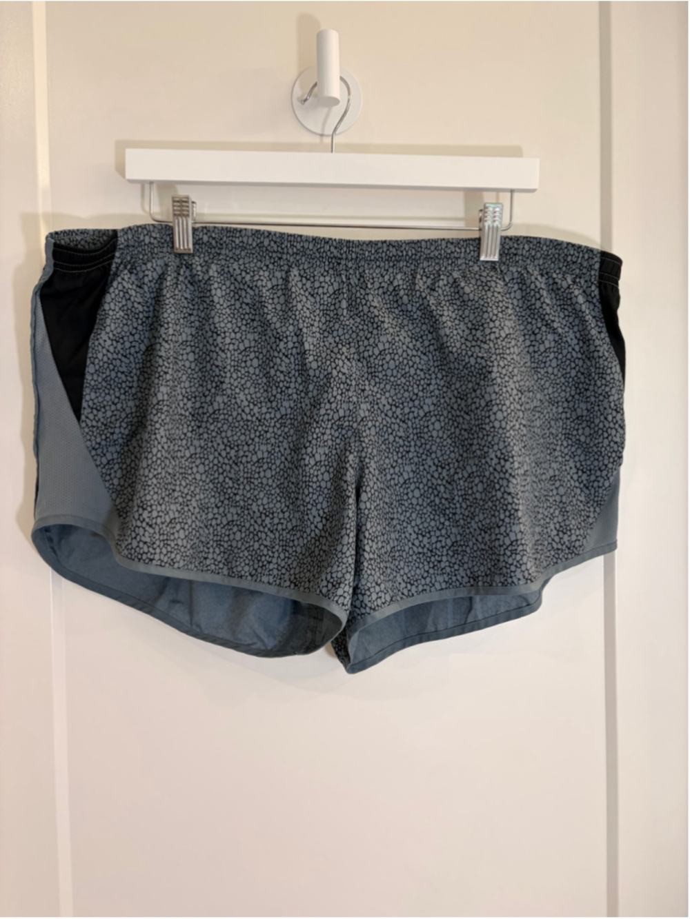 Women's Nike Dri-FIT Patterned Running Shorts Gray Black XL